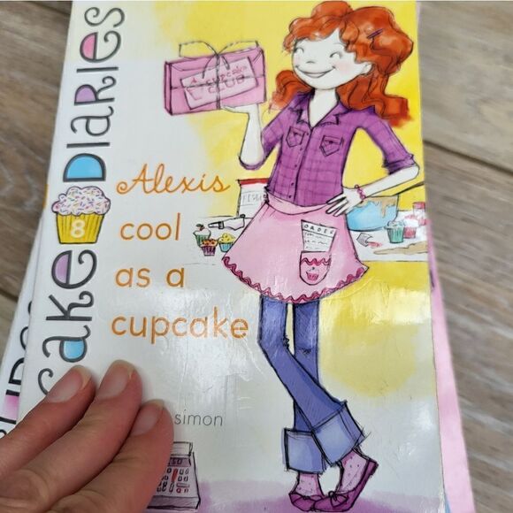 6 Cupcake Diaries chapter books - Picture 9 of 10